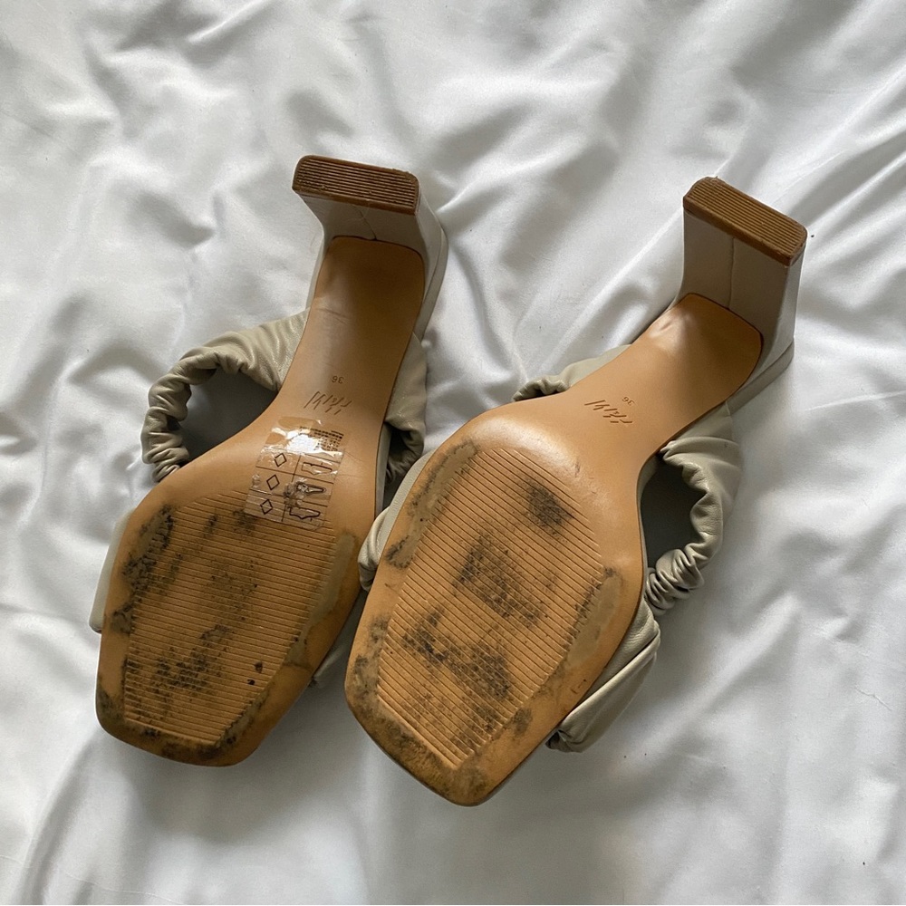 H&M Beige Ruched Slip In Block Heel Sandals - Picture 8 of 9